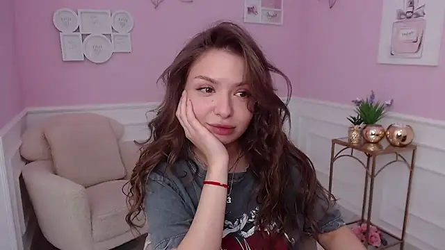 Snapshot of LucySkilar chatting on 09-29-25, 04:17 LucySkilar online show from 09-29-25, 04:17
