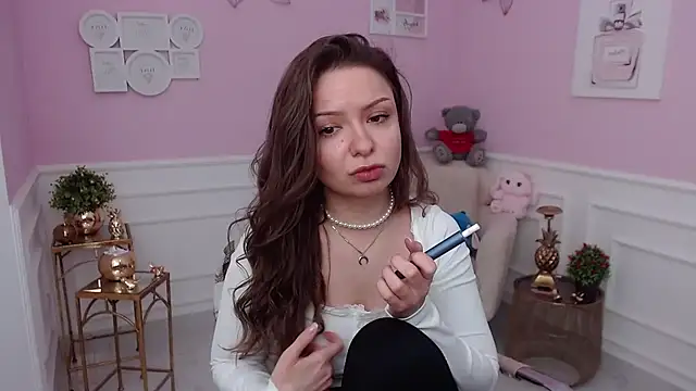 LucySkilar online show from 02-13-26, 05:36