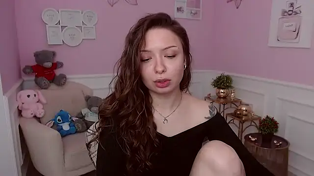 LucySkilar online show from 03-22-26, 05:11