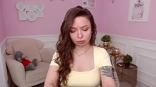 LucySkilar online show from 04-02-26, 04:10