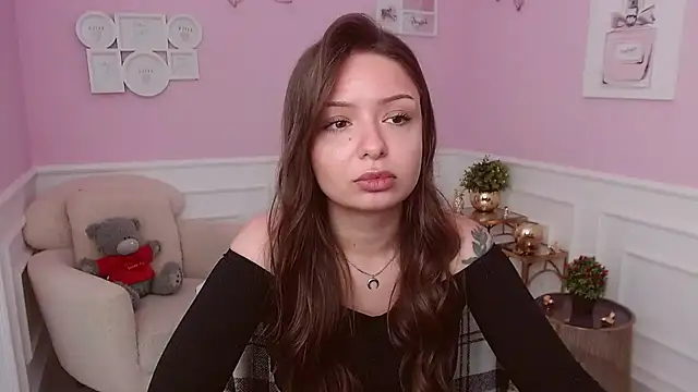 LucySkilar online show from 06-07-26, 04:38