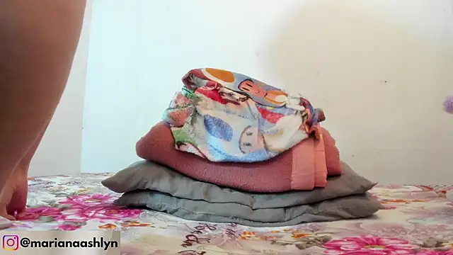 Melaniegirl17 online show from 10-02-25, 06:37