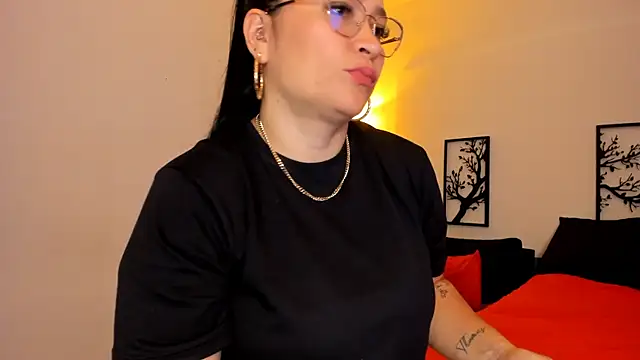 Snapshot of leslie_k chatting on 02-28-25, 02:31 leslie k online show from 02-28-25, 02:31