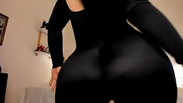 Snapshot of leslie_k chatting on 03-10-25, 12:07 leslie k online show from 03-10-25, 12:07