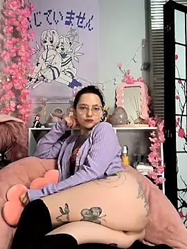 Snapshot of mamiedonuts chatting on 03-04-25, 10:05 mamiedonuts online show from 03-04-25, 10:05