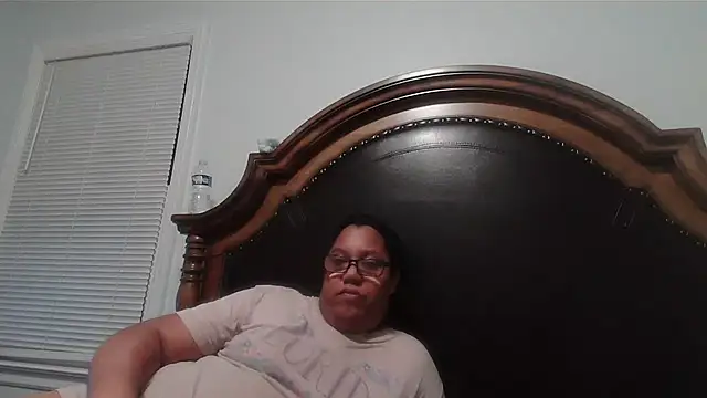 Snapshot of ebonyred chatting on 02-01-25, 03:08 ebonyred online show from 02-01-25, 03:08