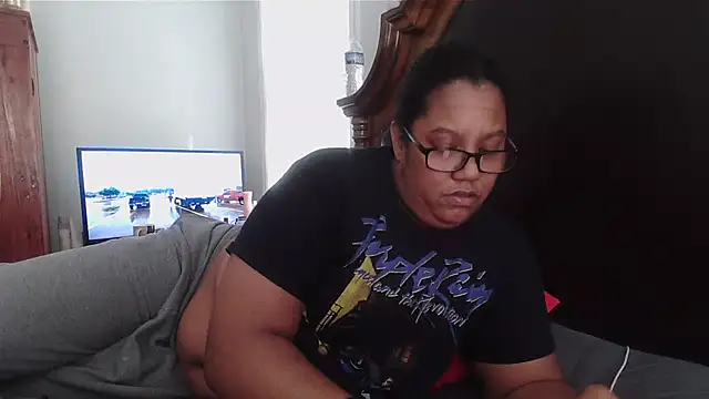 Snapshot of ebonyred chatting on 02-20-25, 06:13 ebonyred online show from 02-20-25, 06:13