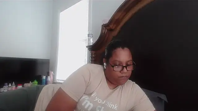 Snapshot of ebonyred chatting on 09-11-25, 06:19 ebonyred online show from 09-11-25, 06:19