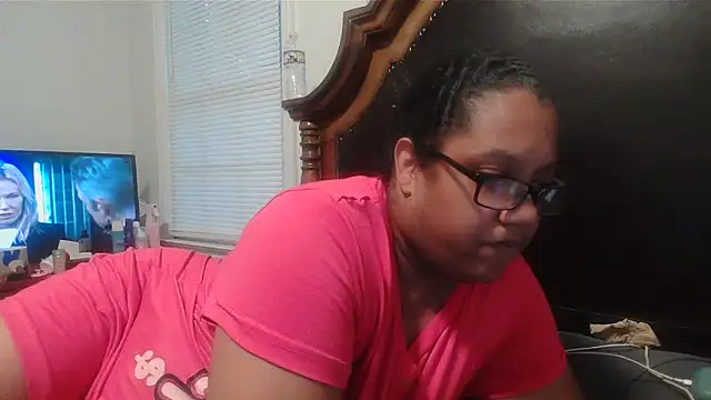 Snapshot of ebonyred chatting on 09-18-25, 10:45 ebonyred online show from 09-18-25, 10:45