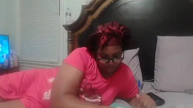 Snapshot of ebonyred chatting on 10-01-25, 02:06 ebonyred online show from 10-01-25, 02:06