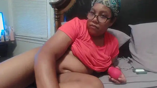 Snapshot of ebonyred chatting on 10-07-25, 01:47 ebonyred online show from 10-07-25, 01:47