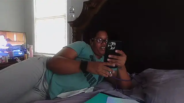 Snapshot of ebonyred chatting on 10-09-25, 06:17 ebonyred online show from 10-09-25, 06:17