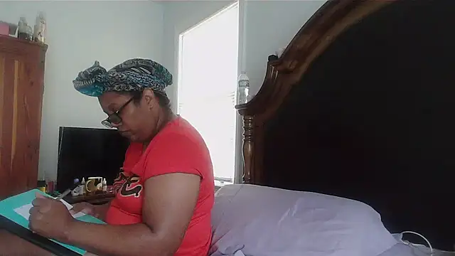 Snapshot of ebonyred chatting on 10-10-25, 02:38 ebonyred online show from 10-10-25, 02:38