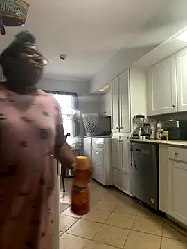 Snapshot of ebonyred chatting on 10-13-25, 01:33 ebonyred online show from 10-13-25, 01:33