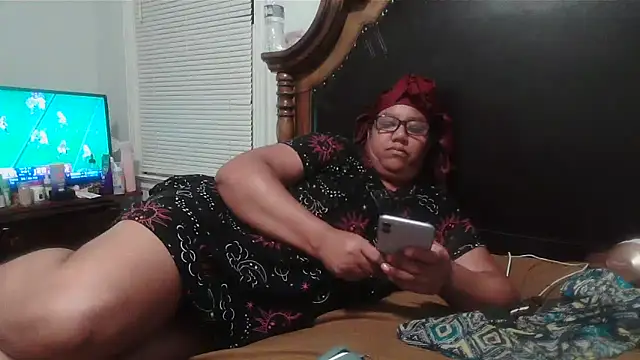 Snapshot of ebonyred chatting on 10-19-25, 02:45 ebonyred online show from 10-19-25, 02:45