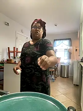 Snapshot of ebonyred chatting on 10-25-25, 01:29 ebonyred online show from 10-25-25, 01:29