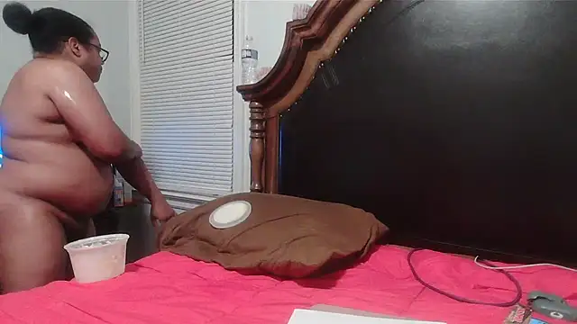 Snapshot of ebonyred chatting on 11-05-25, 02:00 ebonyred online show from 11-05-25, 02:00