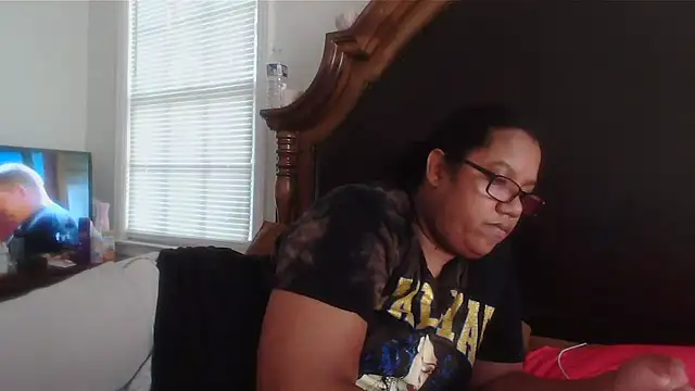 Snapshot of ebonyred chatting on 11-06-25, 08:10 ebonyred online show from 11-06-25, 08:10