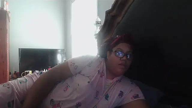 Snapshot of ebonyred chatting on 11-23-25, 02:17 ebonyred online show from 11-23-25, 02:17