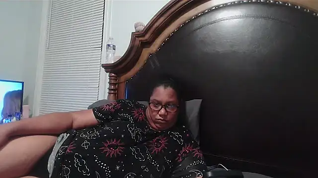 Snapshot of ebonyred chatting on 11-27-25, 02:57 ebonyred online show from 11-27-25, 02:57