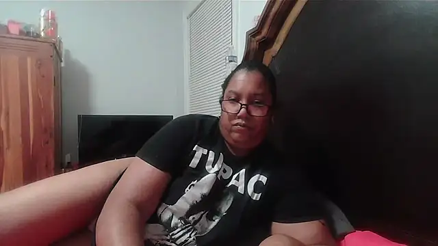 Snapshot of ebonyred chatting on 12-14-25, 12:38 ebonyred online show from 12-14-25, 12:38