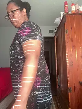 Snapshot of ebonyred chatting on 12-15-25, 01:59 ebonyred online show from 12-15-25, 01:59