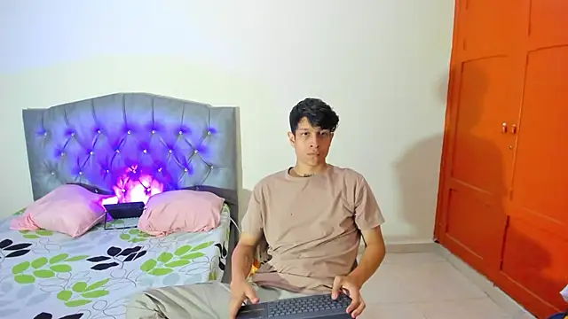 AgarEvans online show from 10-10-25, 06:51