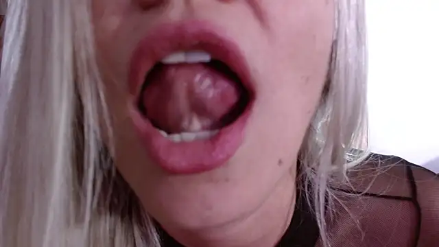 nicole valencia  online show from 09-15-25, 04:29