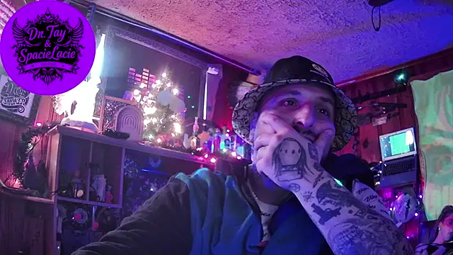 Snapshot of tayshie chatting on 12-27-24, 07:35 tayshie online show from 12-27-24, 07:35