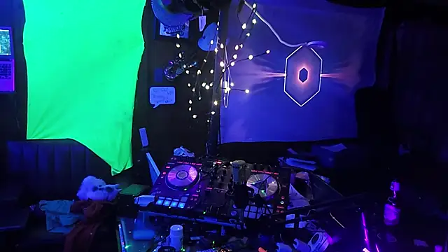 Snapshot of tayshie chatting on 02-08-25, 11:22 tayshie online show from 02-08-25, 11:22