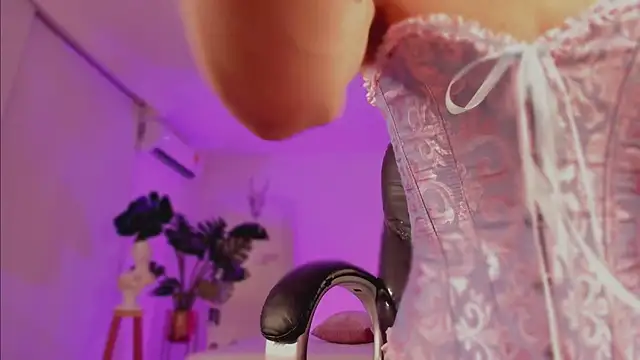 Taylor  foxxx online show from 12-03-24, 04:14