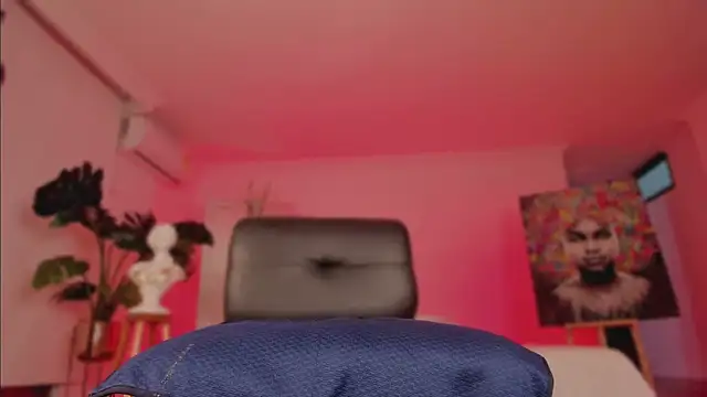 Taylor  foxxx online show from 01-06-25, 04:15