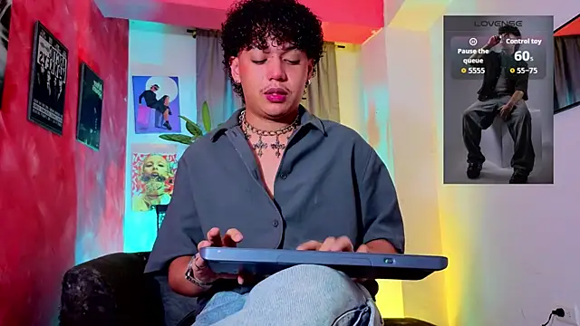 Snapshot of GaelOconner chatting on 03-17-26, 02:27 GaelOconner online show from 03-17-26, 02:27