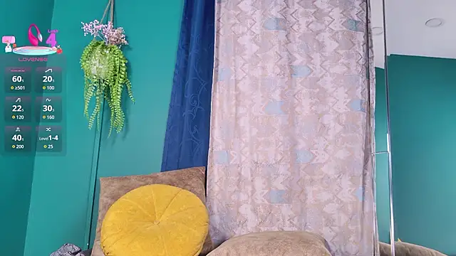 Layla 17 online show from 04-01-26, 10:51