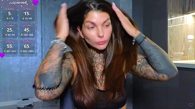 Snapshot of tattooedBabyy chatting on 01-21-25, 11:56 tattooedBabyy online show from 01-21-25, 11:56