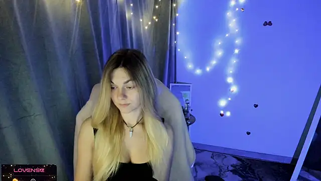 Snapshot of Sweet_me_ chatting on 10-13-25, 06:13 Sweet me online show from 10-13-25, 06:13