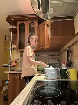 Crayzy Luv online show from 02-10-25, 01:22