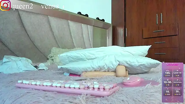 Venus queenn online show from 12-14-24, 10:39