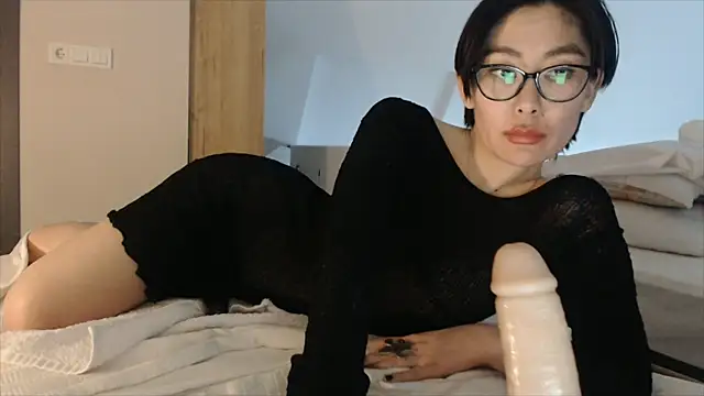 Kunimitsuu  online show from 12-26-24, 09:37