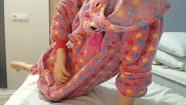 Kunimitsuu  online show from 01-15-25, 12:19