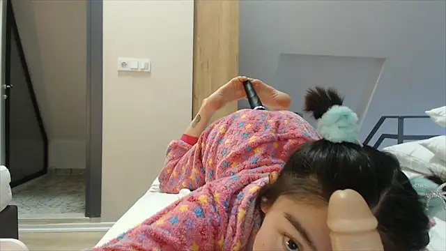 Kunimitsuu  online show from 01-15-25, 03:22