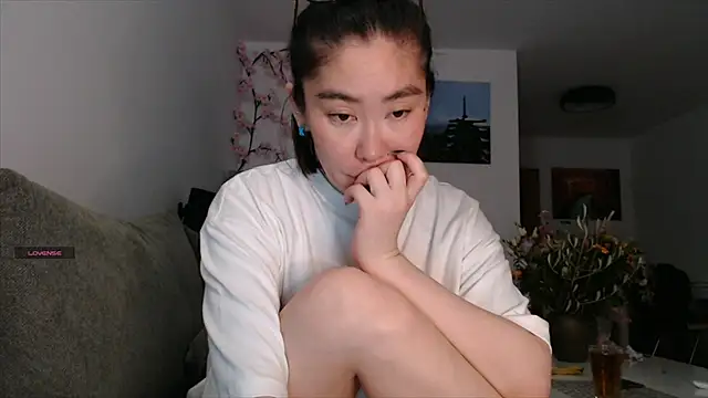 Kunimitsuu  online show from 09-14-25, 10:31