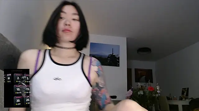 Kunimitsuu  online show from 09-18-25, 10:34