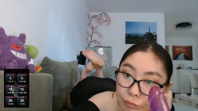 Kunimitsuu  online show from 10-15-25, 12:05