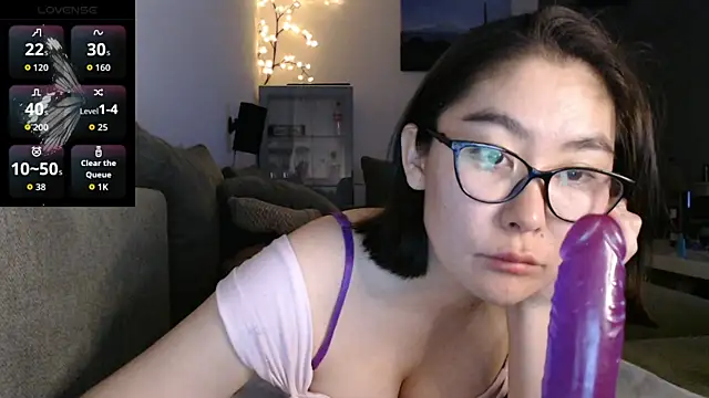 Kunimitsuu  online show from 10-18-25, 10:54