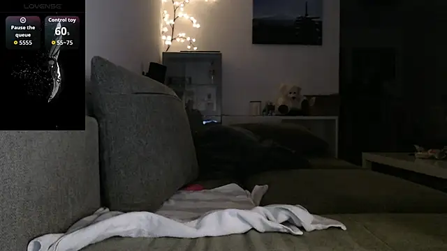 Kunimitsuu  online show from 10-21-25, 10:43