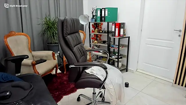 Snapshot of fireflowers_ chatting on 12-14-24, 01:06 fireflowers  online show from 12-14-24, 01:06