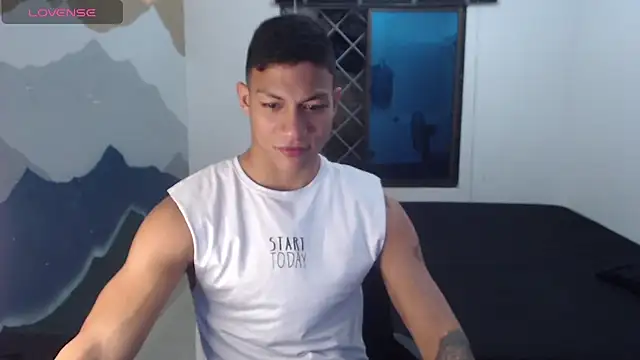 Snapshot of aalan_foxter chatting on 01-19-25, 03:39 aalan foxter online show from 01-19-25, 03:39