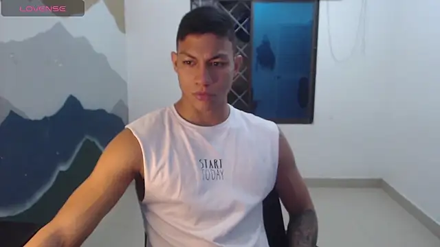 Snapshot of aalan_foxter chatting on 01-25-25, 01:10 aalan foxter online show from 01-25-25, 01:10