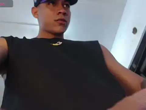 Snapshot of aalan_foxter chatting on 02-16-25, 02:53 aalan foxter online show from 02-16-25, 02:53